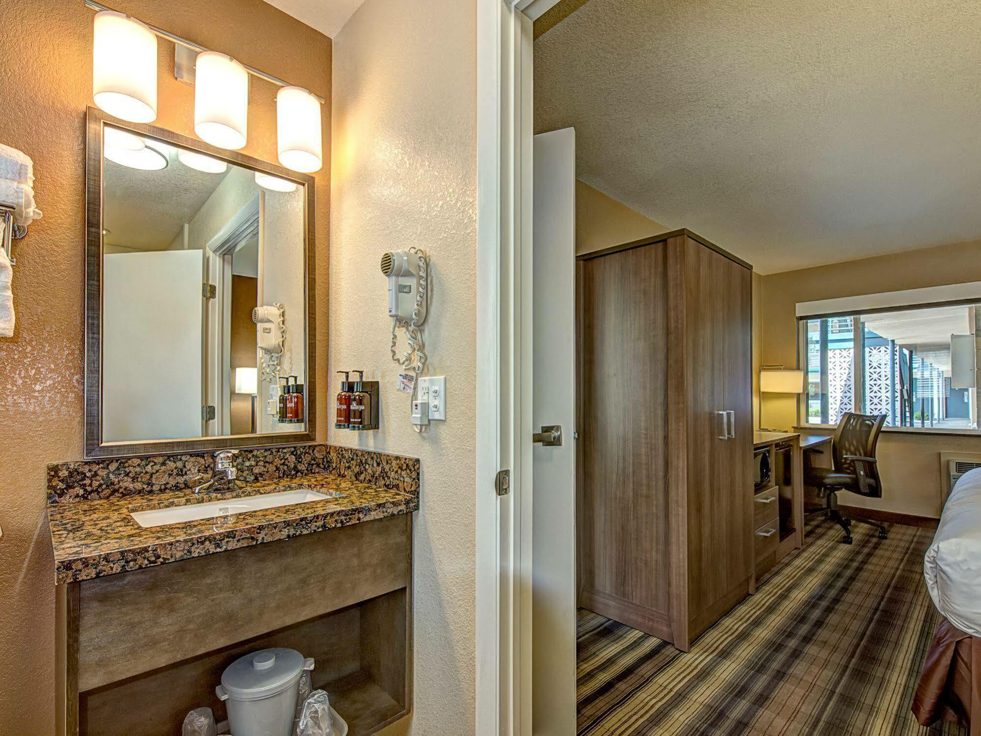 Boulder University Inn Ngoại thất bức ảnh