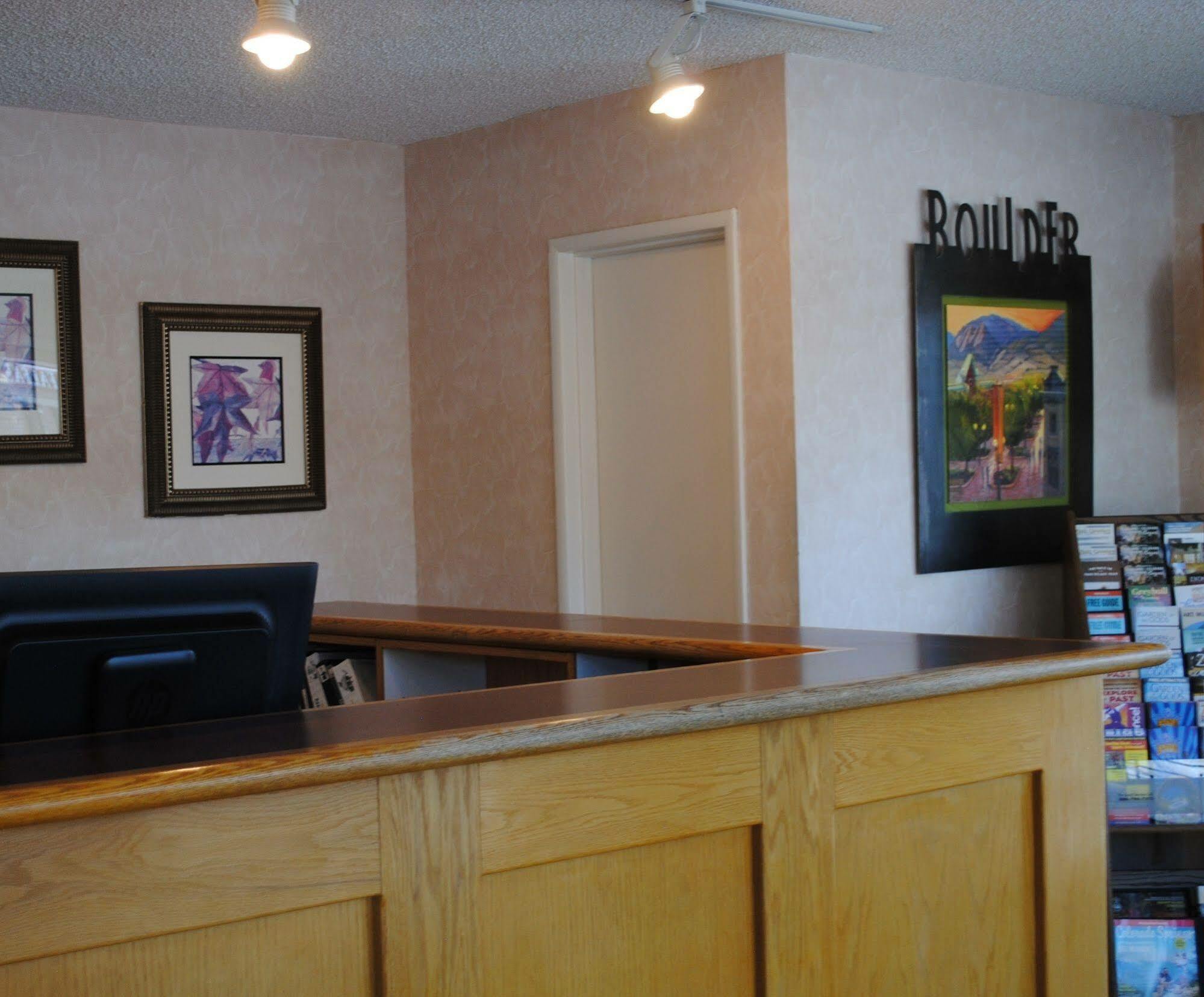 Boulder University Inn Ngoại thất bức ảnh